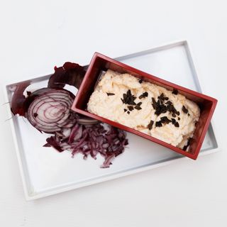 Salata icre de crap cu masline si ceapa