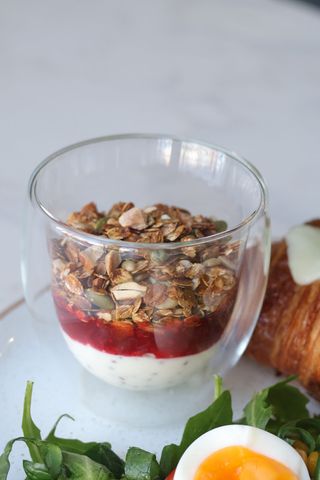 Стакан с малиновым муссом