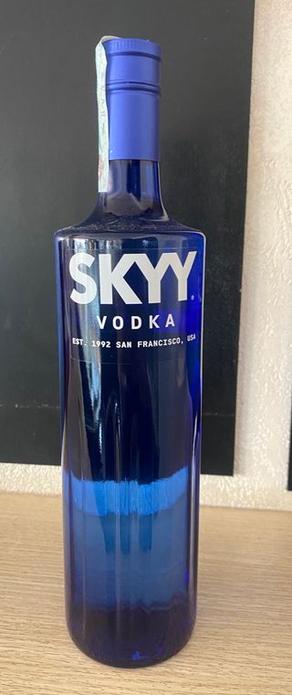 Bottiglia vodka Sky 
