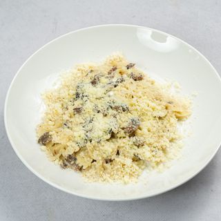 Makaron z grzybami w sosie śmietankowym