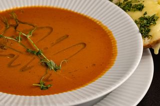 Pomidorowa z kluskami