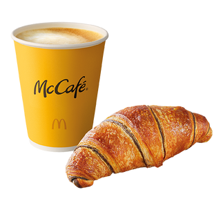 Croissant Kakaowy w zestawie z gorącym napojem