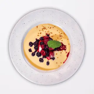 Crema De Mango Con Yogurt Y Frutos Rojos