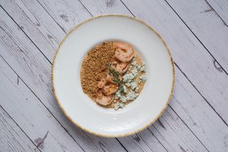 Risotto cu creveți Tiger, brânza cu mucegai și nuci