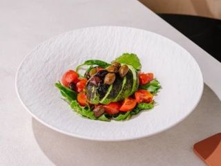 Salată de roșii cu avocado