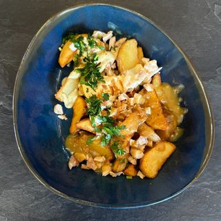 Печена картопля з куркою та соусами 260 г