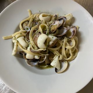 Scialatelli vongole,calamari,pachino