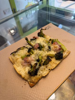 Pizza Broccoli Y Chorizo (17.5 x 22.5 Cm.)