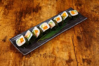 Futomaki Salmón (8 Uds.)