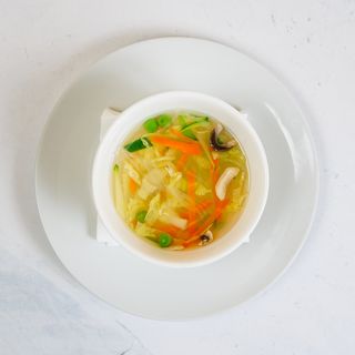 Juha sa staklenim rezancima i povrćem