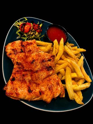 Piept de pui la grill cu legume sau cartofi prajiti