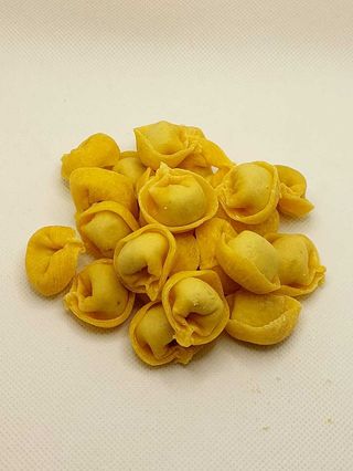 1 porzione di TORTELLINI GRANDI di carne da cuocere