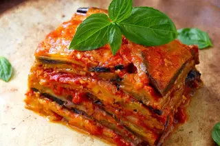Parmigiana con cremoso di basilico
