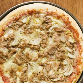 Pizza Tonno 28 cm.