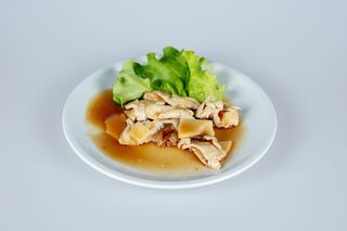 136. Pollo con funghi e bambù