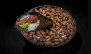 140.Temaki De Atún Y Aguacate