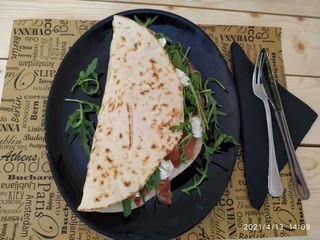 Porchetta di ariccia I.G.P, scamorza, rucola