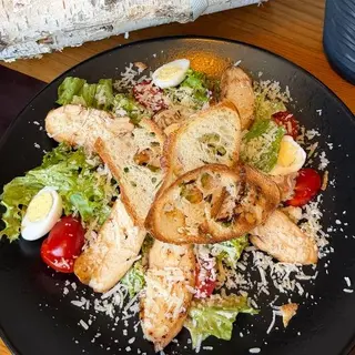 Салат цезар з куркою