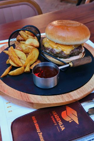 Premium Akademija Cheeseburger 500gr