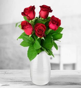 Buchet de 5 trandafiri rosii