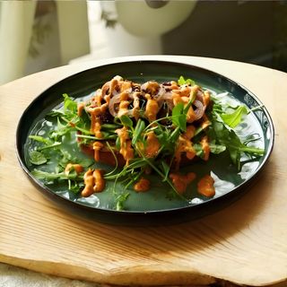 Tost z marynowanym boczniakiem