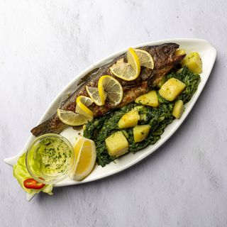 Pastrmka na žaru sa barenim krompirom