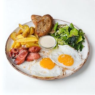 Яєчня з молочними сосисками (380гр)