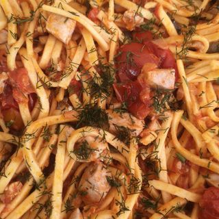 Scialatielli tonno rosso fresco pomodorini e capperi 