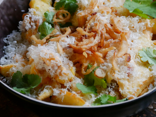 Картопляні діпи з джемом із бекону