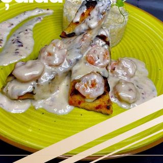 File de salau cu sos de creveti si orez