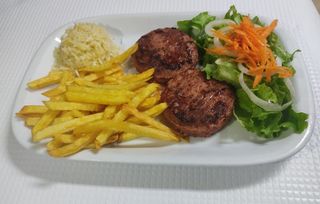 Hambúrguer de Vegetais no Prato