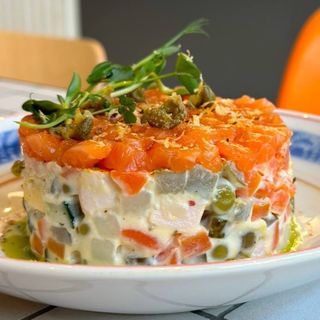 Салат Олів'є з лососем