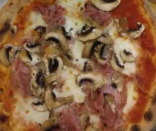 Prosciutto e funghi