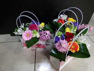 Aranjament floral mix in plasuta