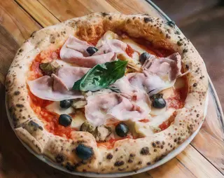 Pizza Neptuna (Media Luna)