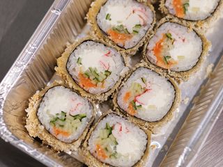 Темпура з лососем і сурімі (300г)