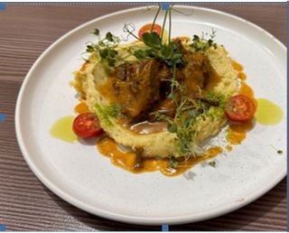 Говяжье филе с грибами и сырным соусом (250 г)