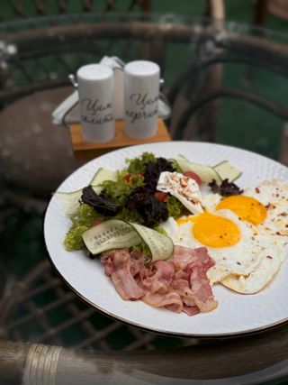 Яєчня з беконом