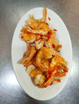 100. Gamberi alla griglia con sale e pepe