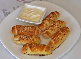 Kiflice sa kulenom + Coca Cola 0,33