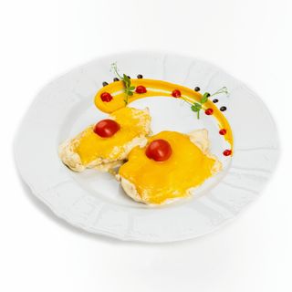Pui în sos de cașcaval