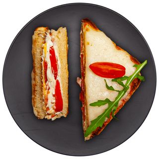 Тост з томатами та сиром 