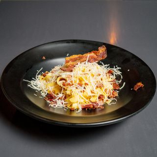 Талиатели Карбонара с чипс от бекон (300г)