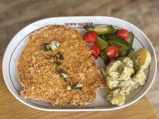 Шніцель з молодою картоплею та маринованими огірками (450g)