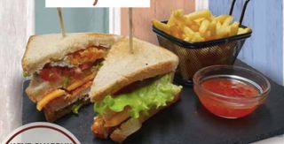 Клуб сандвич с пиле и чедър