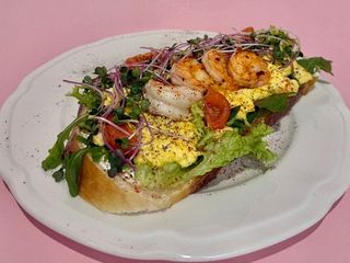 Тост з креветками та скремблом (380g)