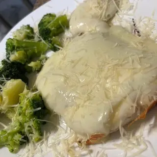 Piept de pui cu broccoli si mozzarella