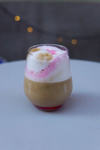 Полуничне лате M"