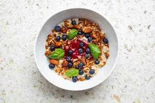 Вівсяна вівсянка з соусом малина-фісташка, 400 г