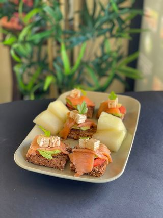 Mini Tostas Com Salmão Fumado